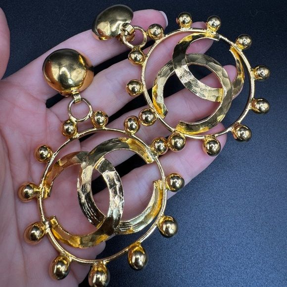 LOT 1466 24K gold plated CHANEL vintage runway earrings - Picture 7 of 17